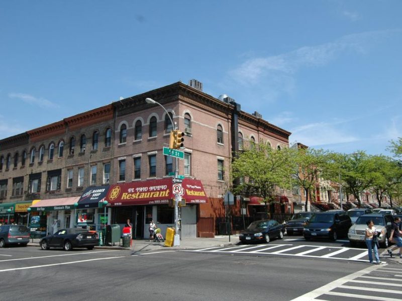 2,538 Mixed-Use Corner Building