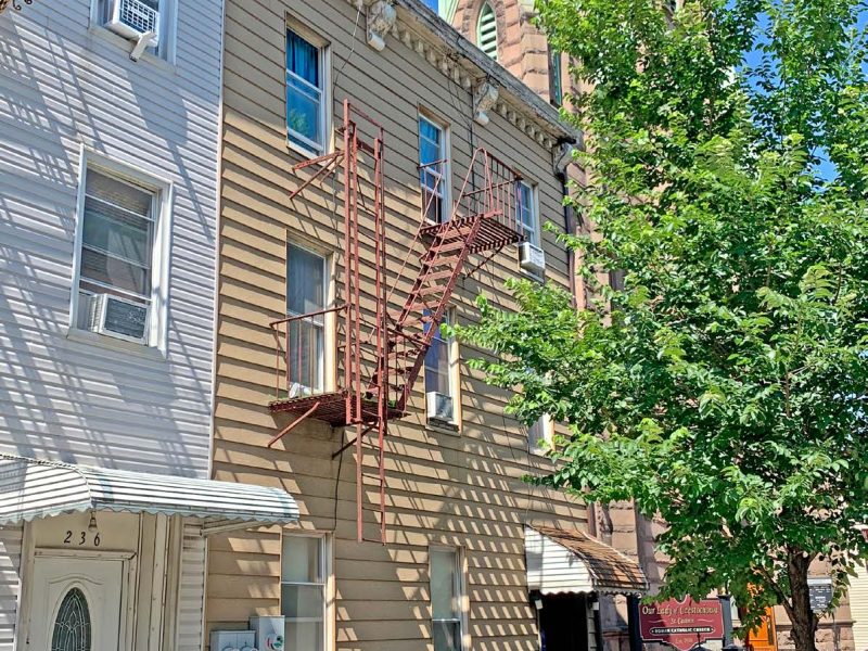 5 Unit Multifamily Building in Greenwood Heights
