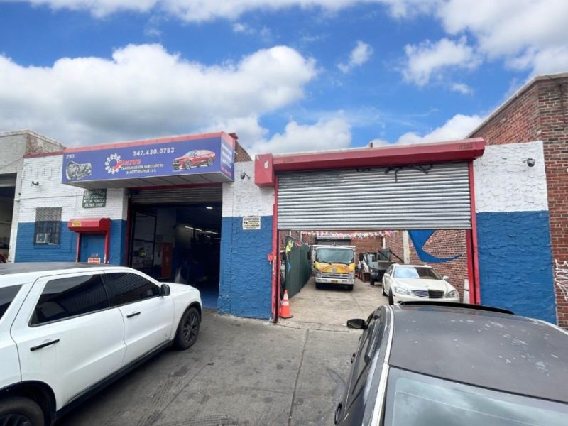 4,000 SF Industrial + 2,000 SF Parking/Yard - East NY